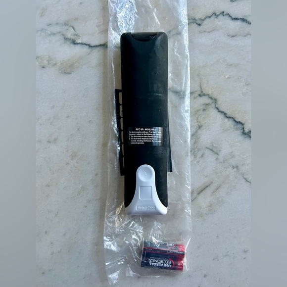 Directv Remote Control, new in packaging - Picture 2 of 3